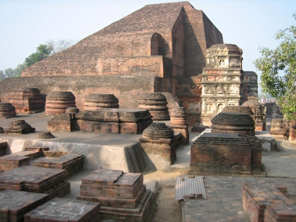 নালন্দা বিশ্ববিদ্যালয় প্রথম প্রতিষ্ঠিত হয়েছিল গুপ্ত সাম্রাজ্যের অধীনে